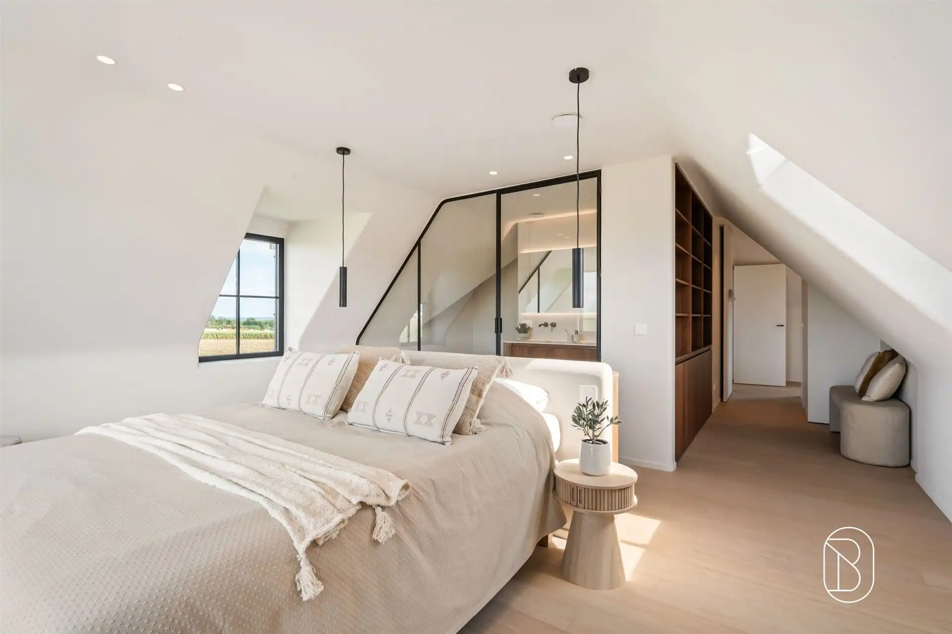 Prachtig gelegen klassewoning met paardenstallen.  foto 21