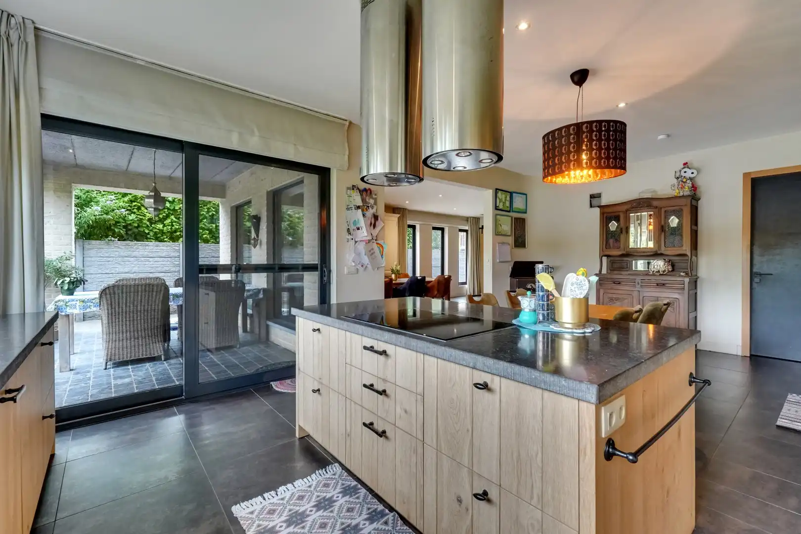 INSTAPKLARE GEZINSWONING MET 4 SLAAPKAMERS, ZWEMBAD EN PRACHTIGE TUIN OP 609M2 TE MAASMECHELEN foto 10