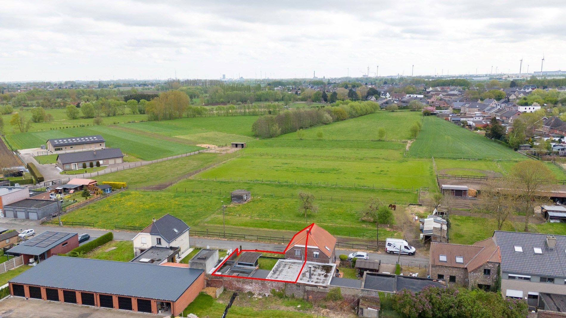 Te renoveren woning met uitzicht op de velden foto 21