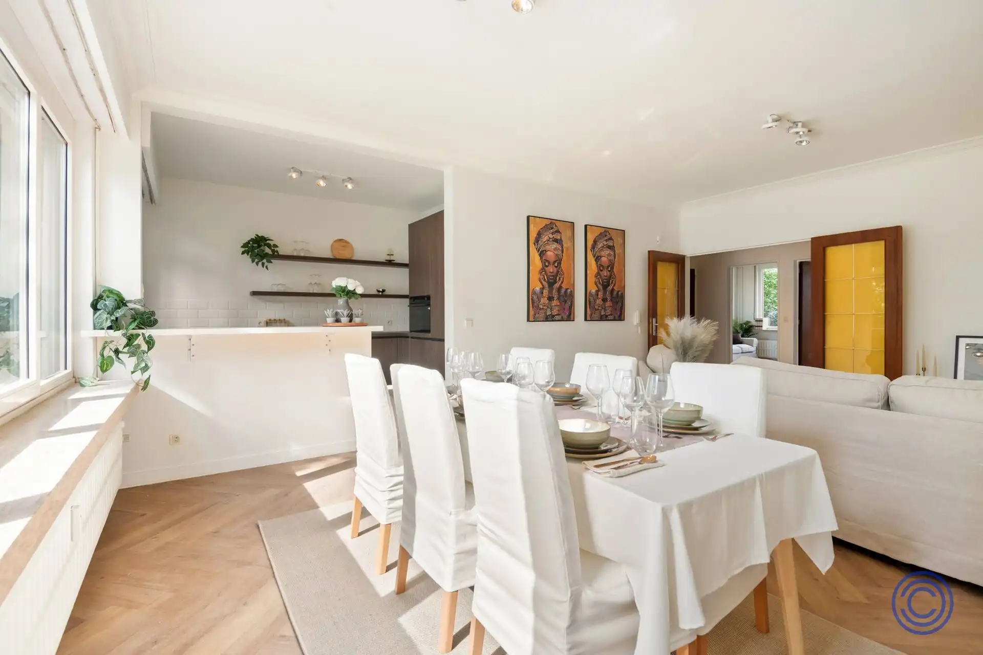 Volledig gerenoveerd 2-slpk appartement met gezellige tuin! foto {{pictureIndex}}