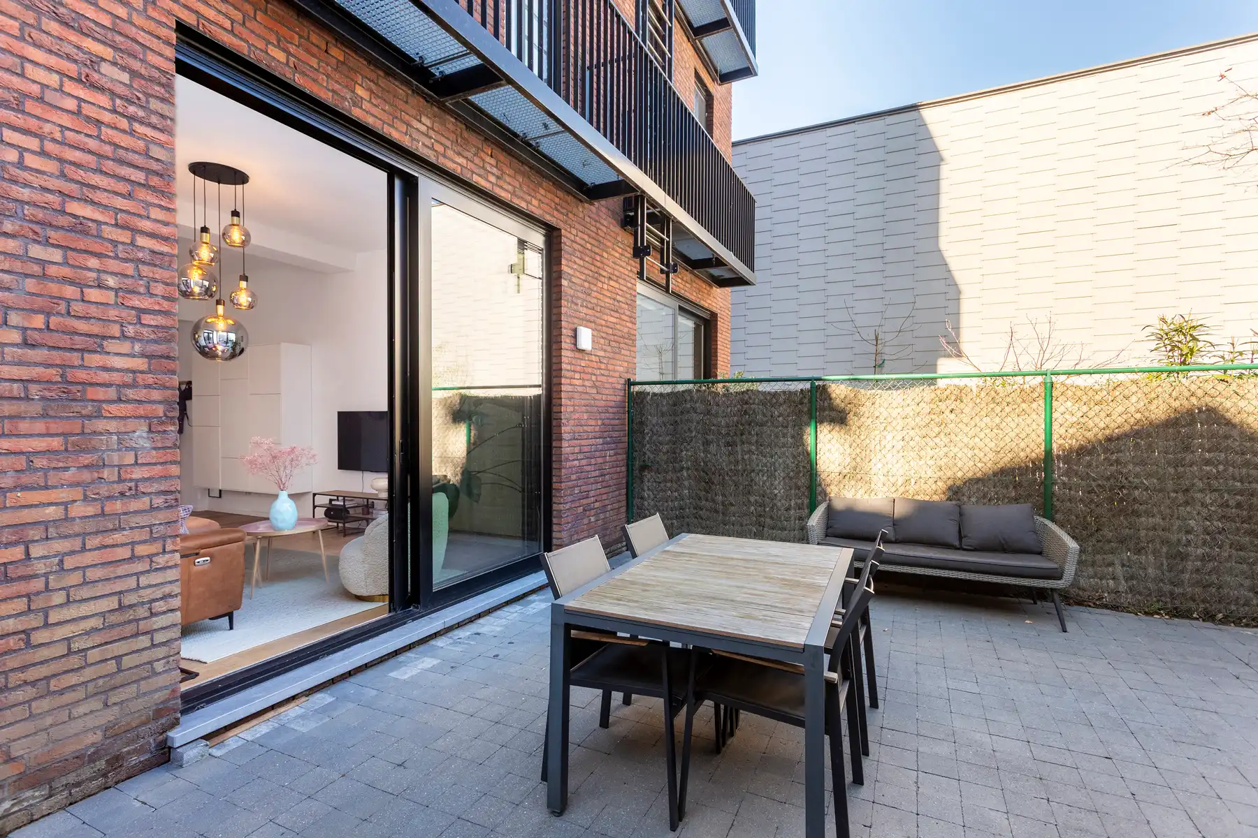 Gelijkvloers appartement met ruim terras op toplocatie! foto 4