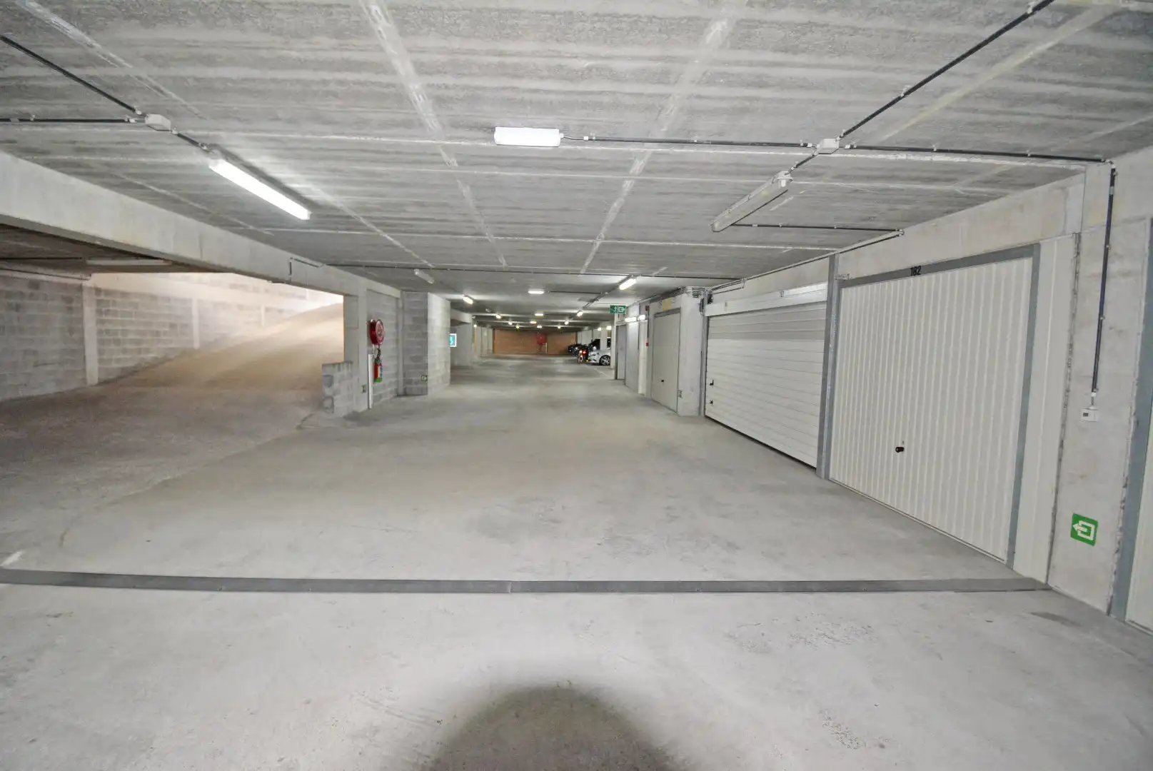 Afgesloten garagebox te huur in Res. Arion II, vlakbij de Lippenslaan foto 6
