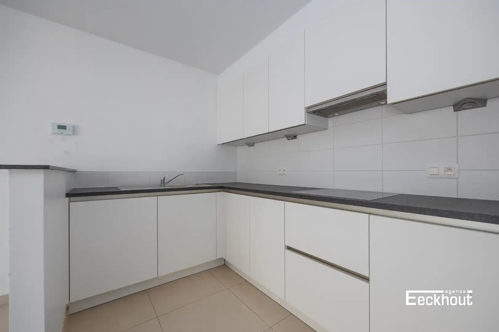Instapklaar appartement met 2 terrassen in het hartje van Mariakerke! foto 6