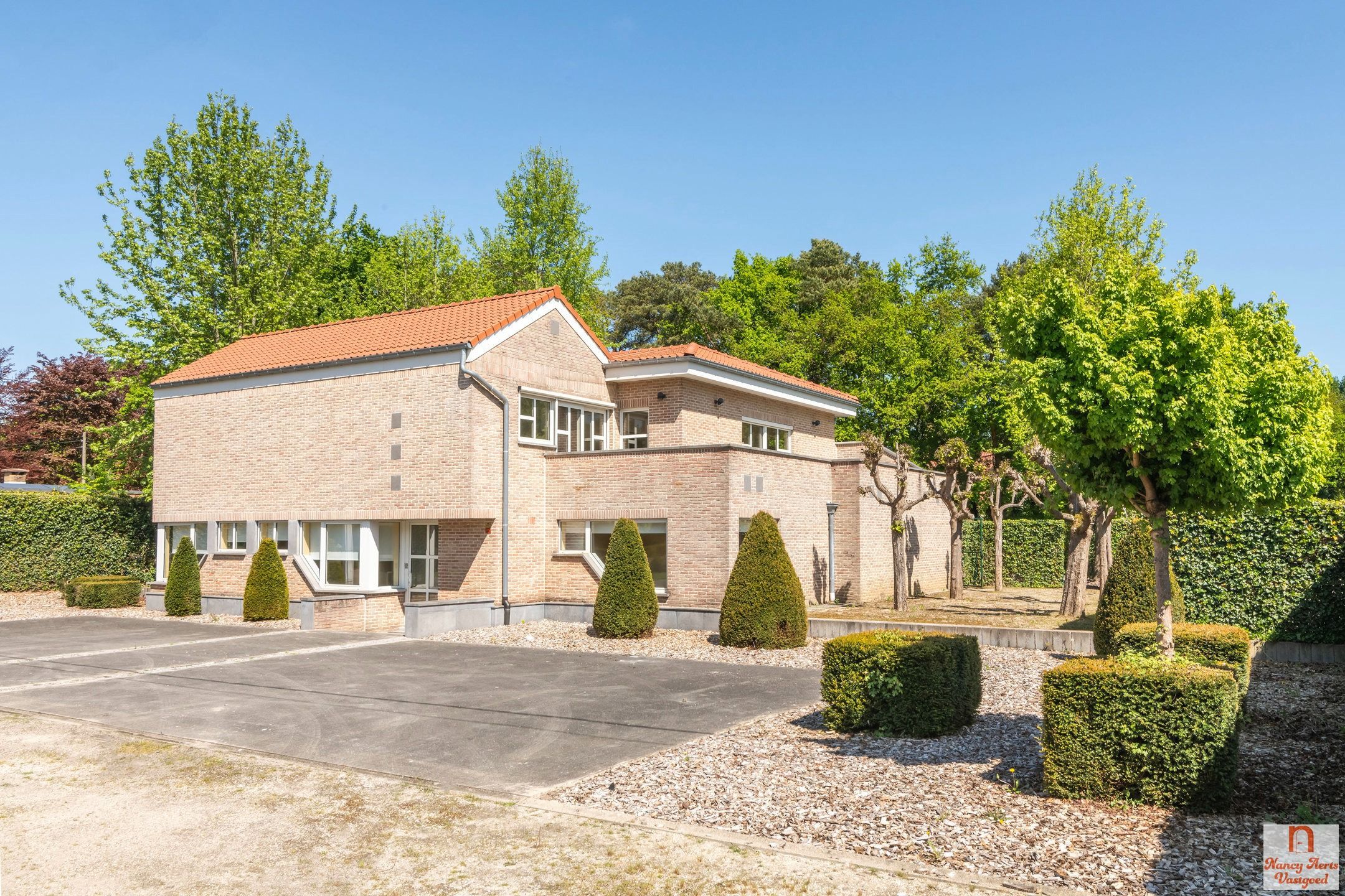 Uitzonderlijke woning met kantoorruimte op toplocatie foto {{pictureIndex}}