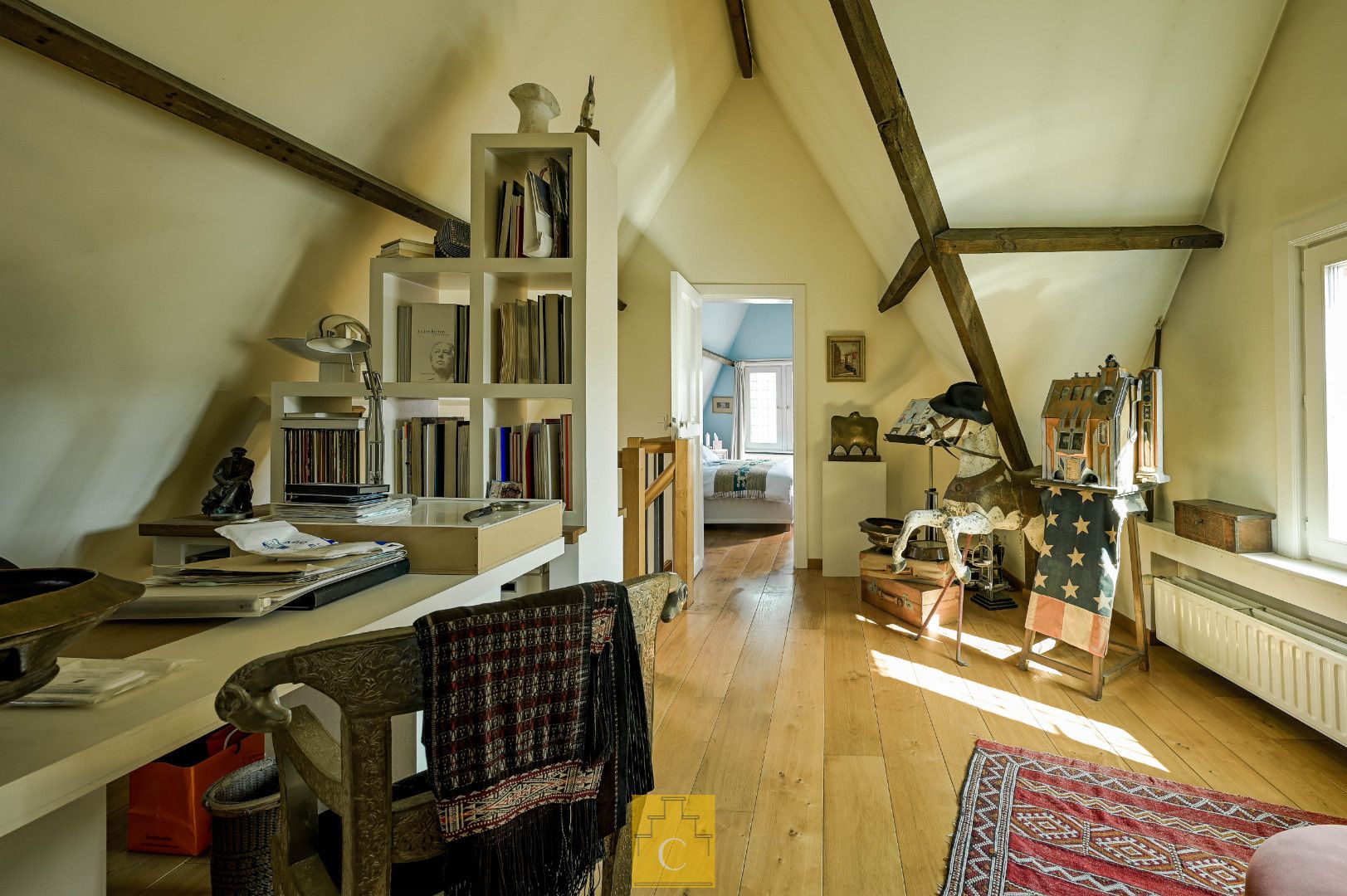 17e eeuwse stadswoning ‘in de Cameleon’, sublieme locatie met zicht op Sint-Walburga foto 3