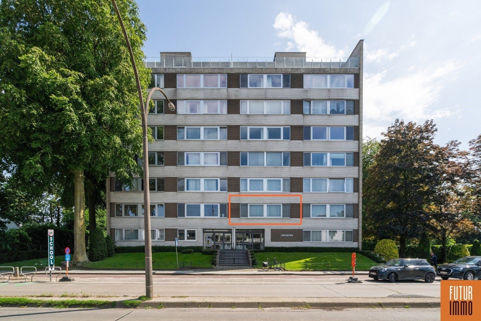 Ruim appartement met ondergrondse parkeerplaats foto 1