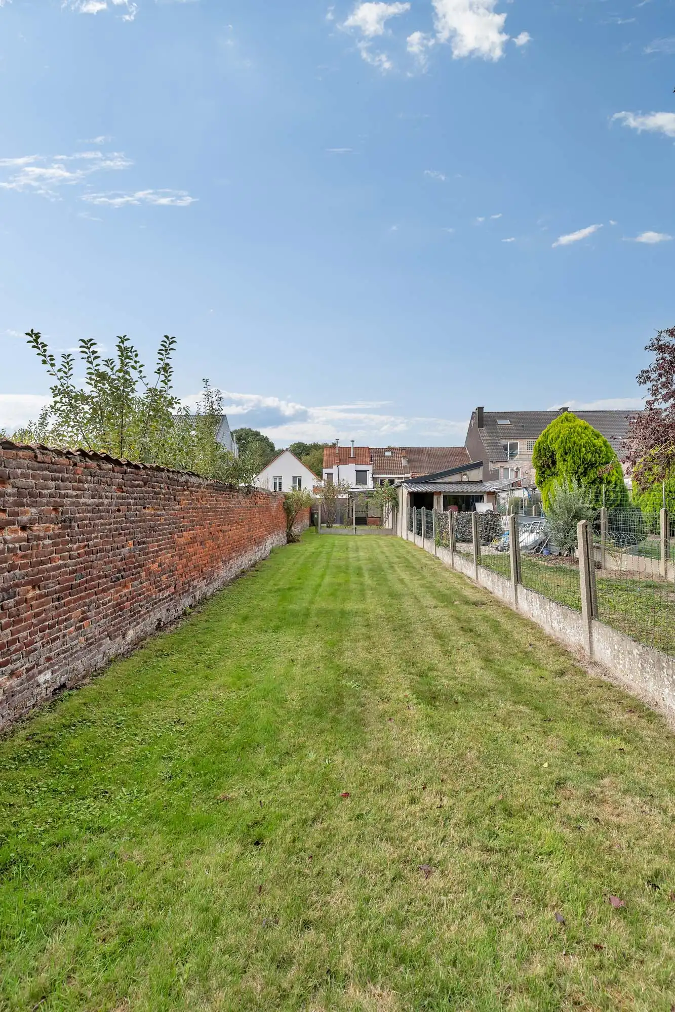 Goed onderhouden ruime rijwoning met tuin foto 2