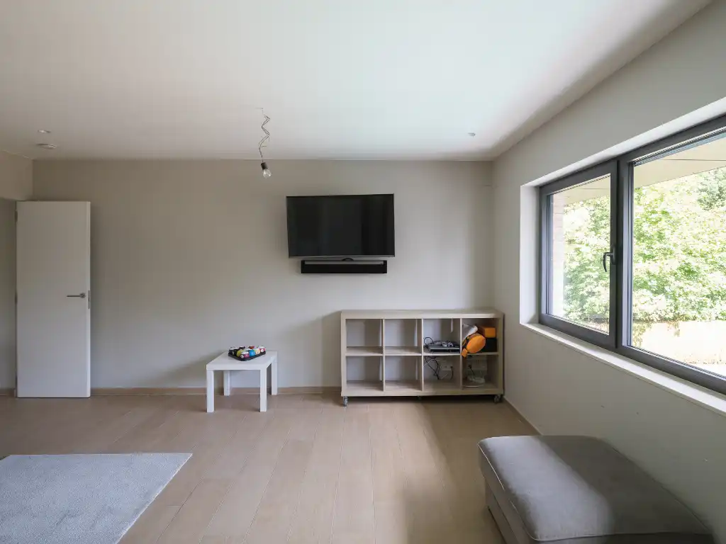 Imposante villa (BJ 2015) met onder meer een buitenzwembad en een sfeervol ingericht bijgebouw met sauna foto 21