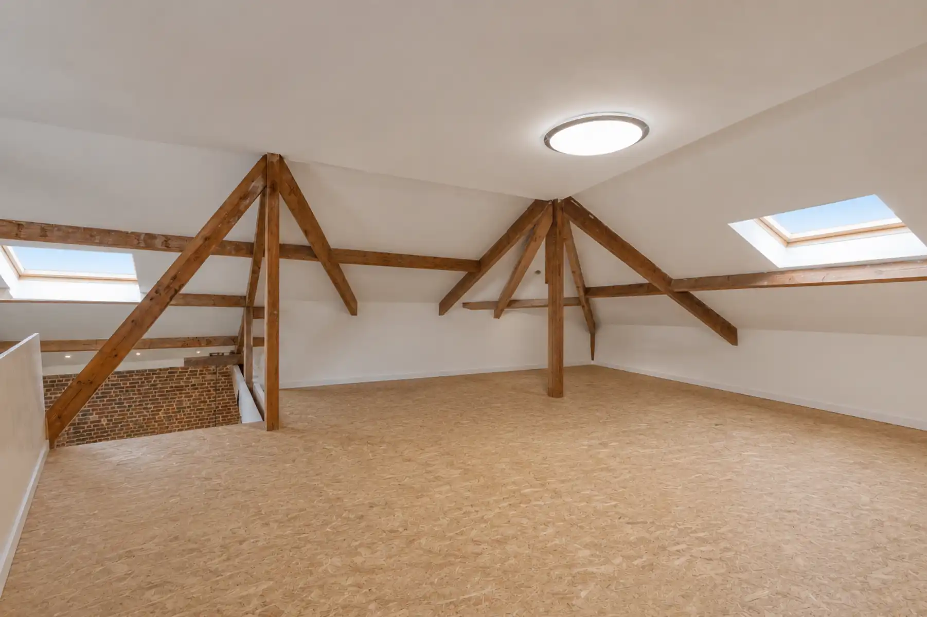 Ruime  gerenoveerde hoeve met werkplaats, zwembad en EPC B foto 11
