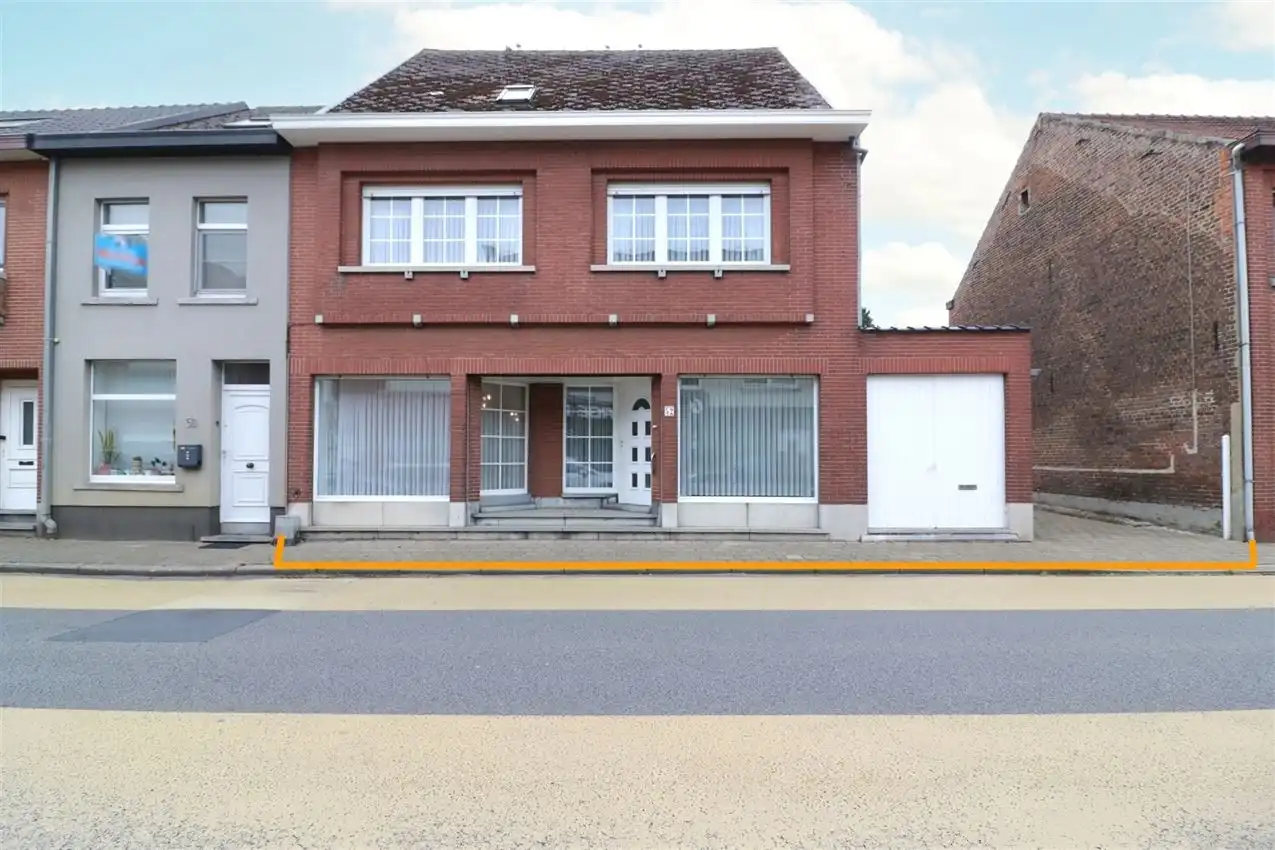 label c, nabij station, garage voor vijf wagens foto 4