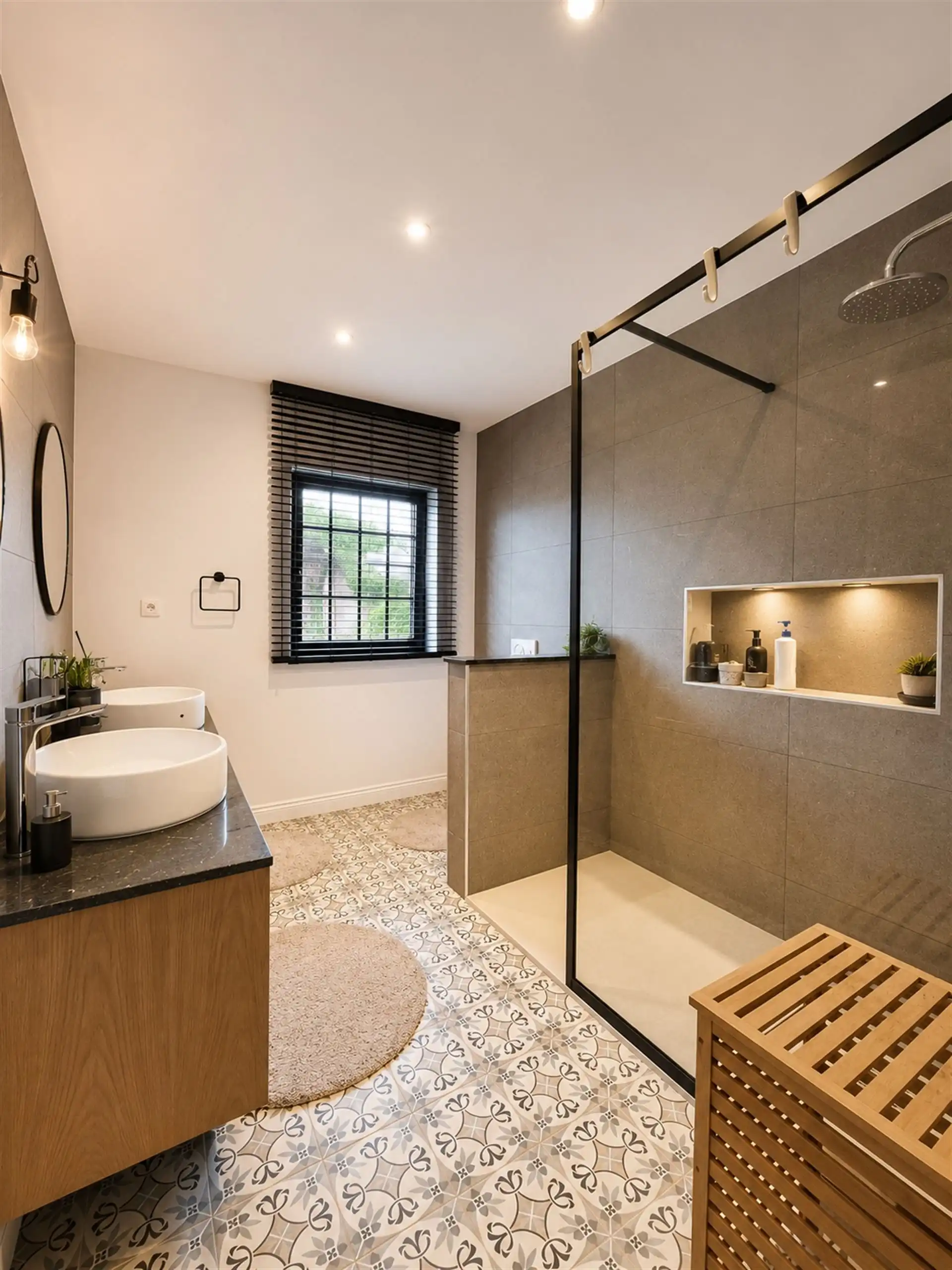 Stijlvolle halfopen pastorijwoning met praktijkruimte, 4 slaapkamers, garage en zonnige tuin op bijna 10 are foto 20