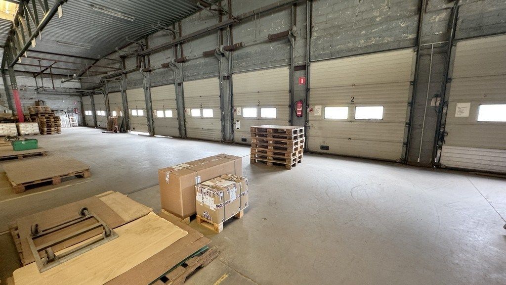 Loods met kantoor te huur nabij E313 in Wommelgem foto 10