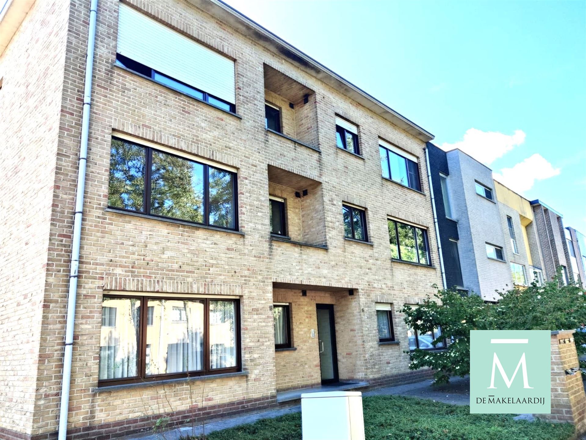 Mooi en rustig gelegen appartement met 3 slaapkamers, terras en garagebox! foto {{pictureIndex}}