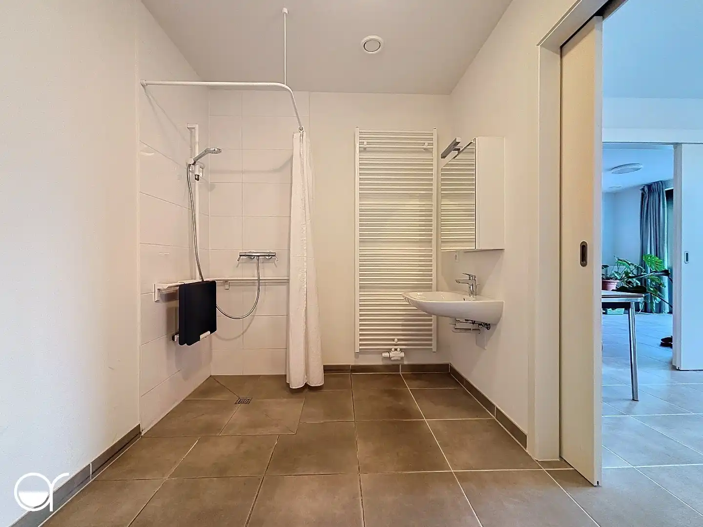 Assistentieflat met één slaapkamer en ruim terras foto 8