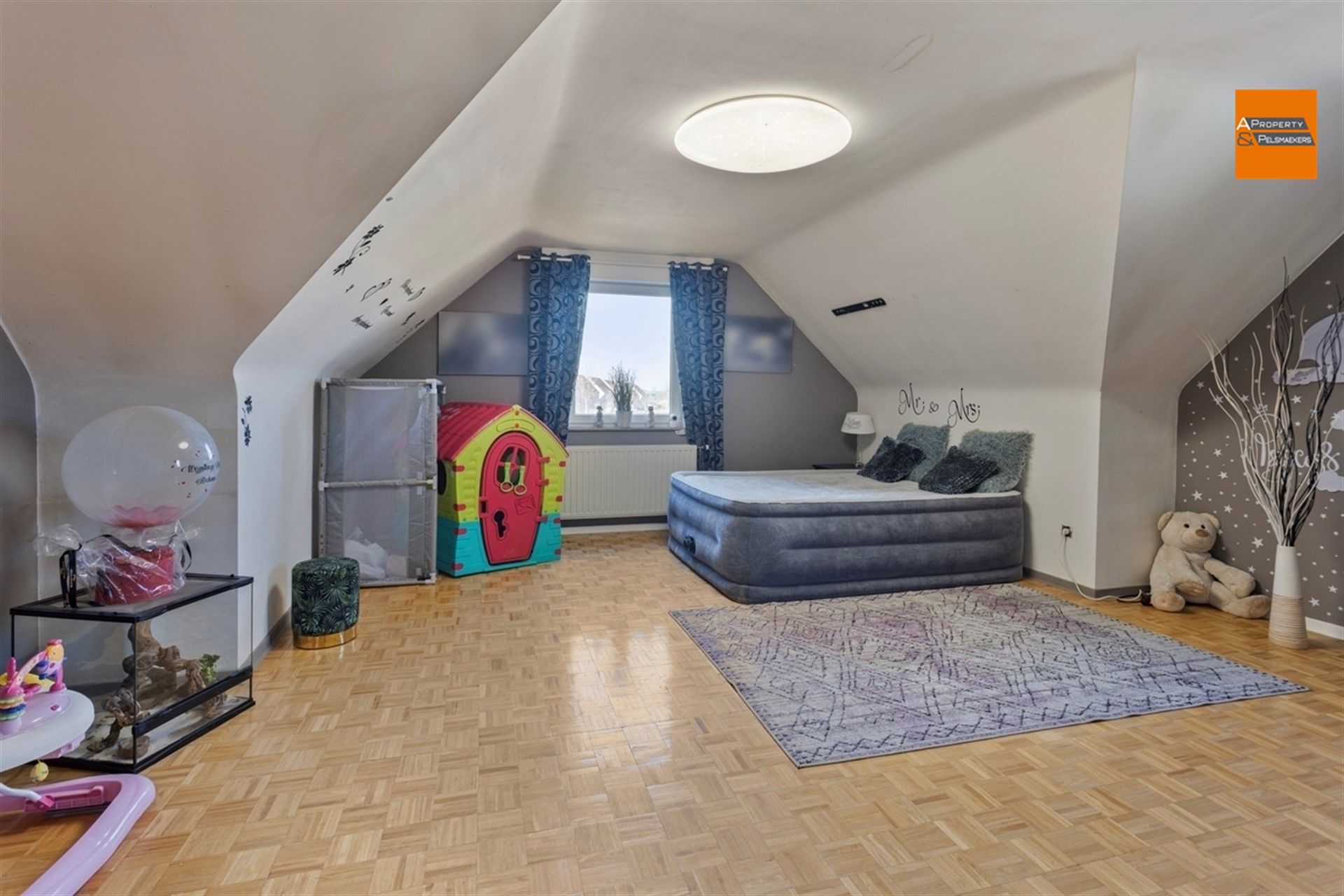Ruime villa  met 5 slpk, garage en grote tuin foto 15