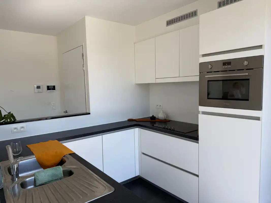 Recent appartement met twee slaapkamers met zeer groot terras en 2 autostaanplaatsen foto 5