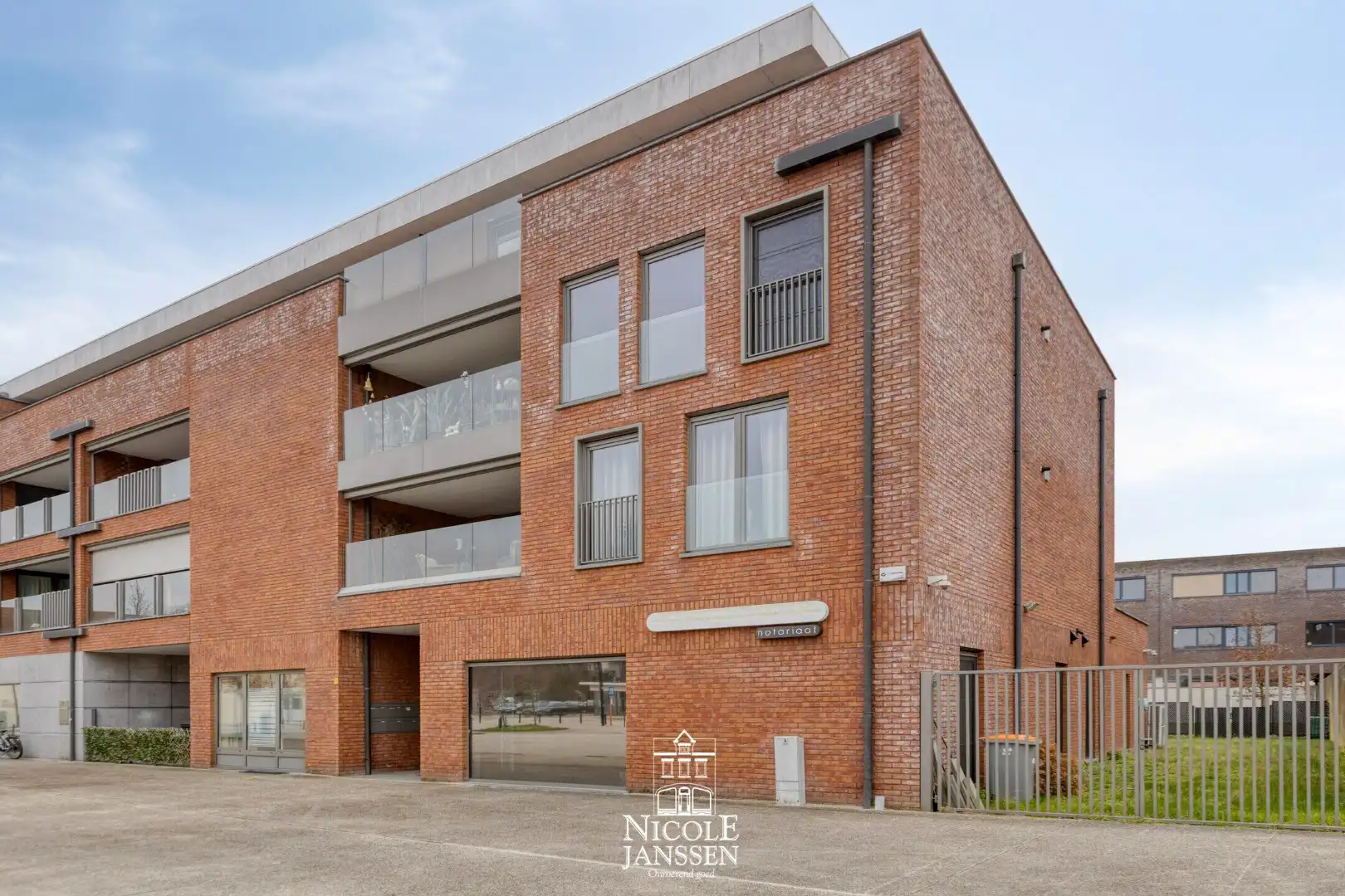 Gelijkvloers instapklaar handelspand foto 3