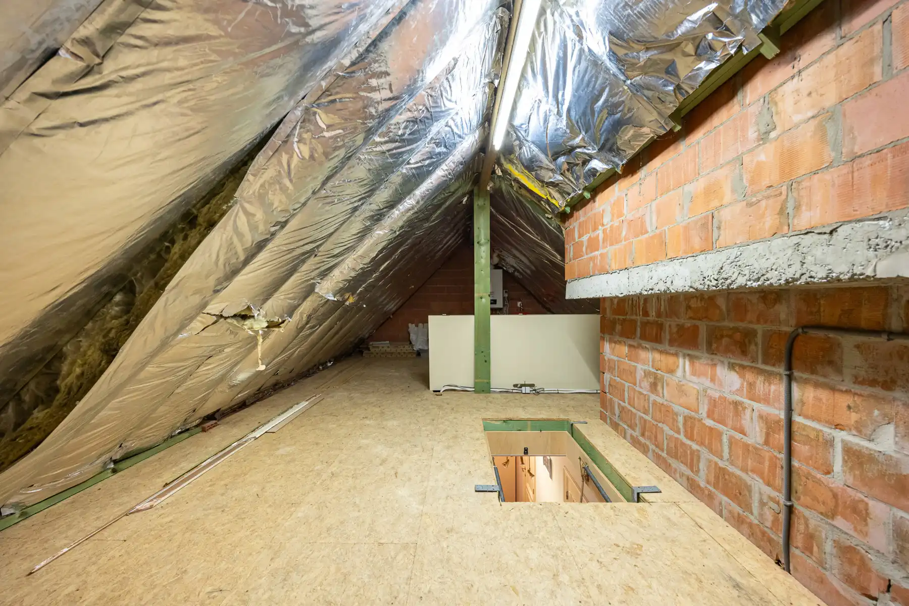 Dakappartement met lift, ruim terras, zolder, kelderberging en ruime garage. foto 11