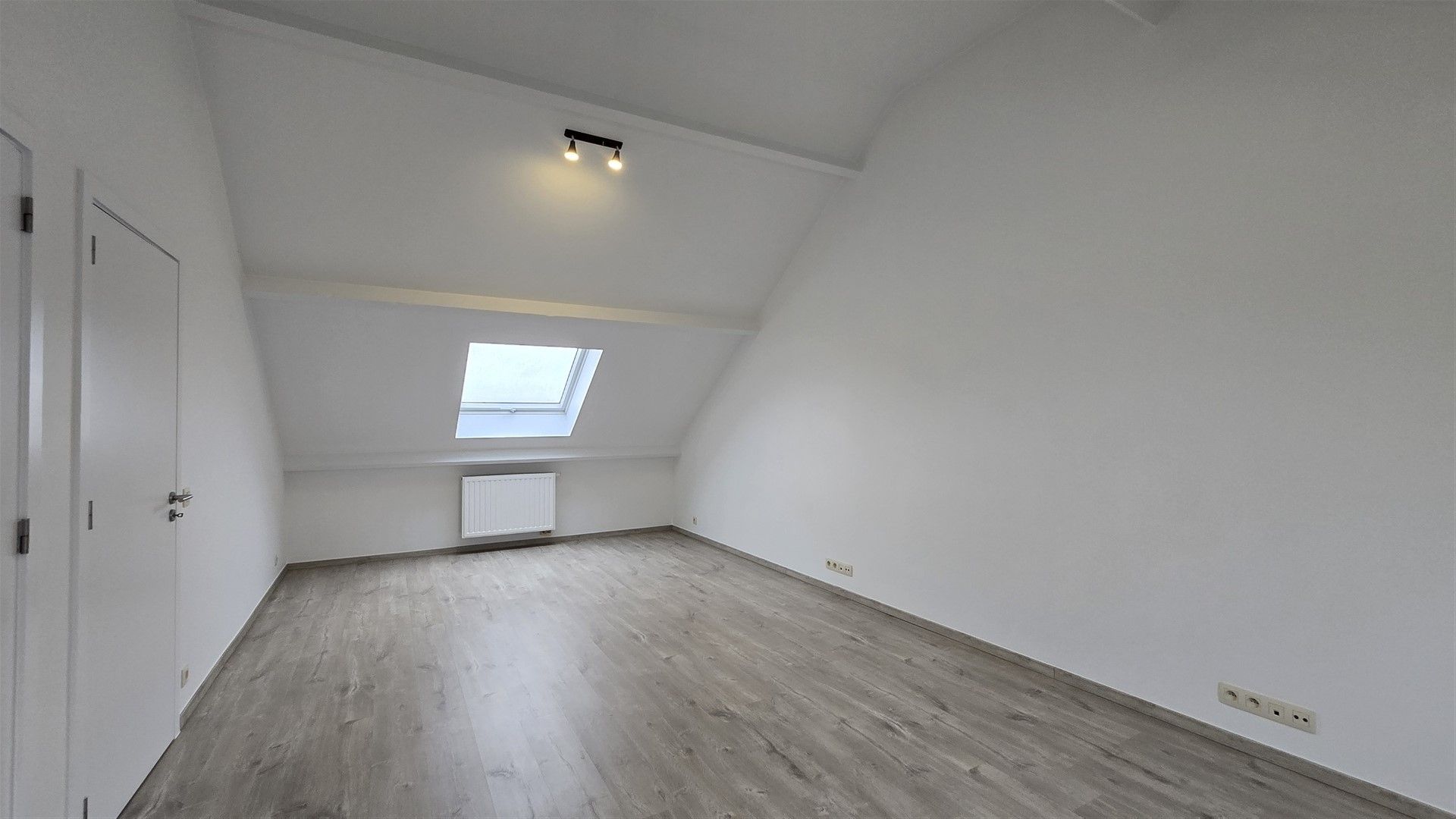 Moderne, energiezuinige woning (200m²) met 4 slaapkamers en tuin foto 24