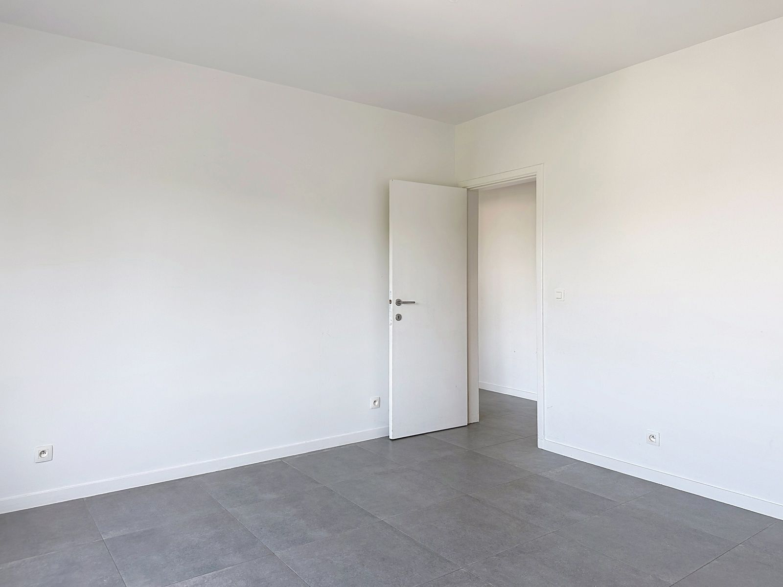 Opbrengstappartement met 3 slaapkamers in hartje Aartselaar – Reeds verhuurd aan € 1.175/maand foto 15