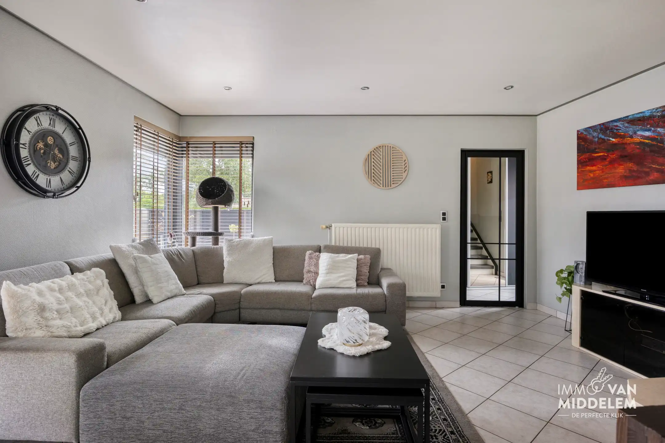 INSTAPKLARE WONING MET 3 KAMERS, ZWEMBAD, GARAGE EN TUIN foto 3