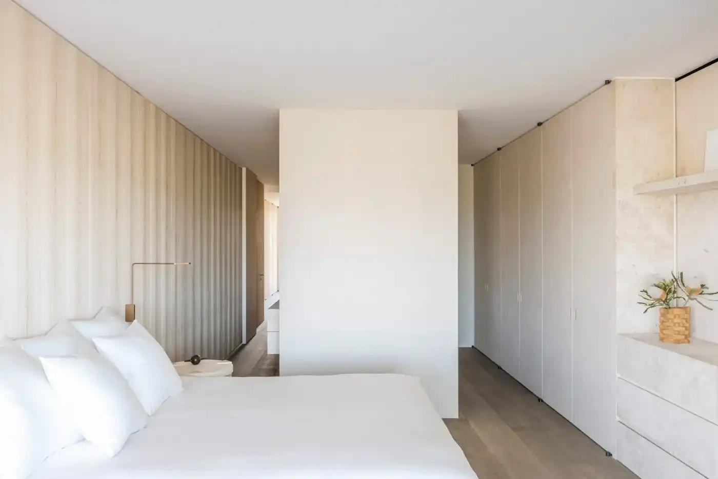 Uitzonderlijk stijlvol en tot in de perfectie afgewerkt appartement met frontaal zeezicht vanaf het gelijkvloerse terras – Residentie Blanke Top foto 8