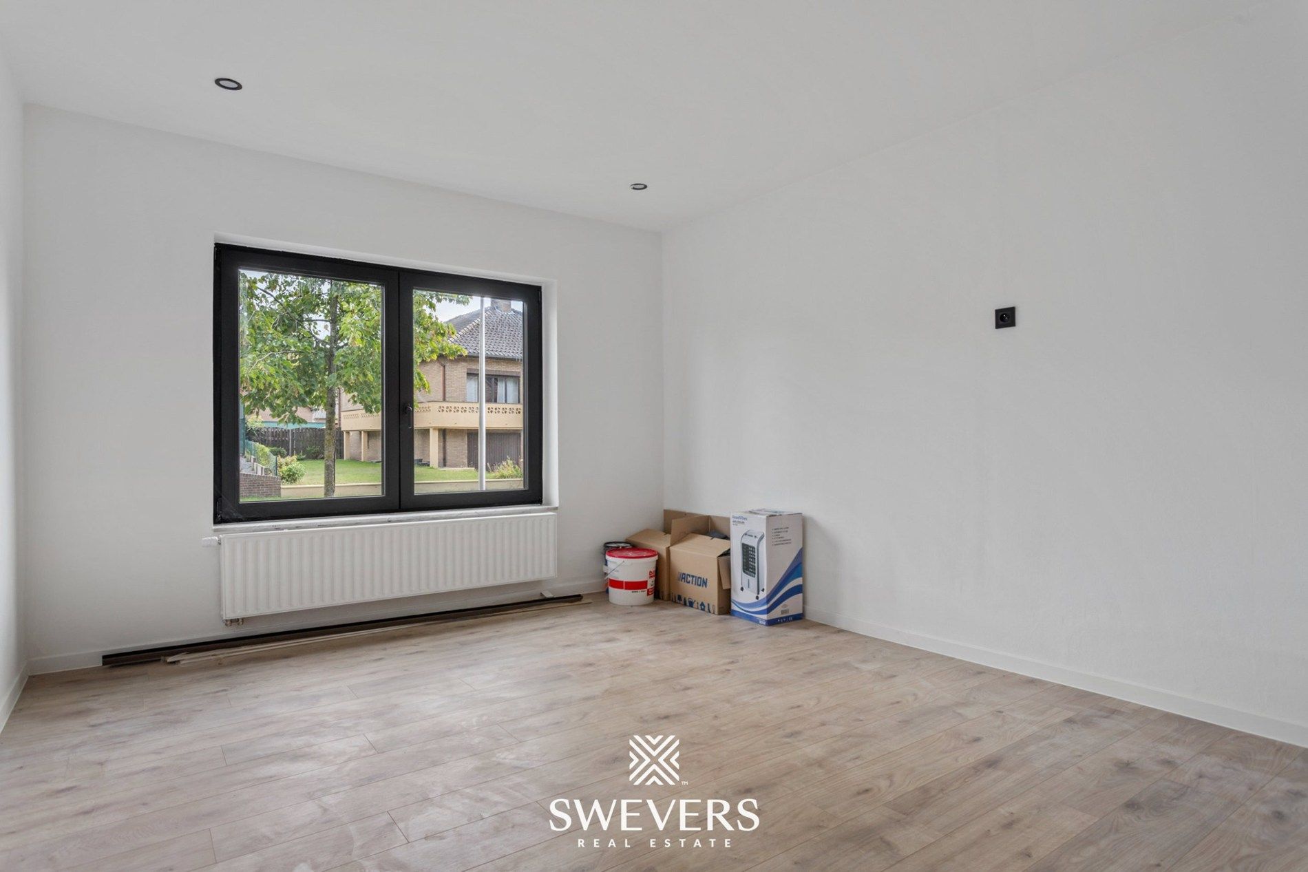 Volledig gerenoveerde gezinswoning met garage en tuin te Genk foto 15