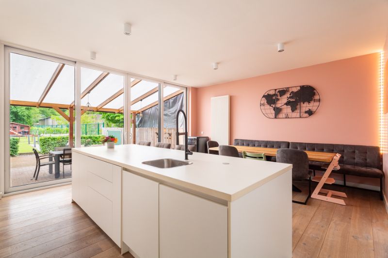Prachtige instapklare woning met zee van ruimte, ruime tuin!!! foto 6