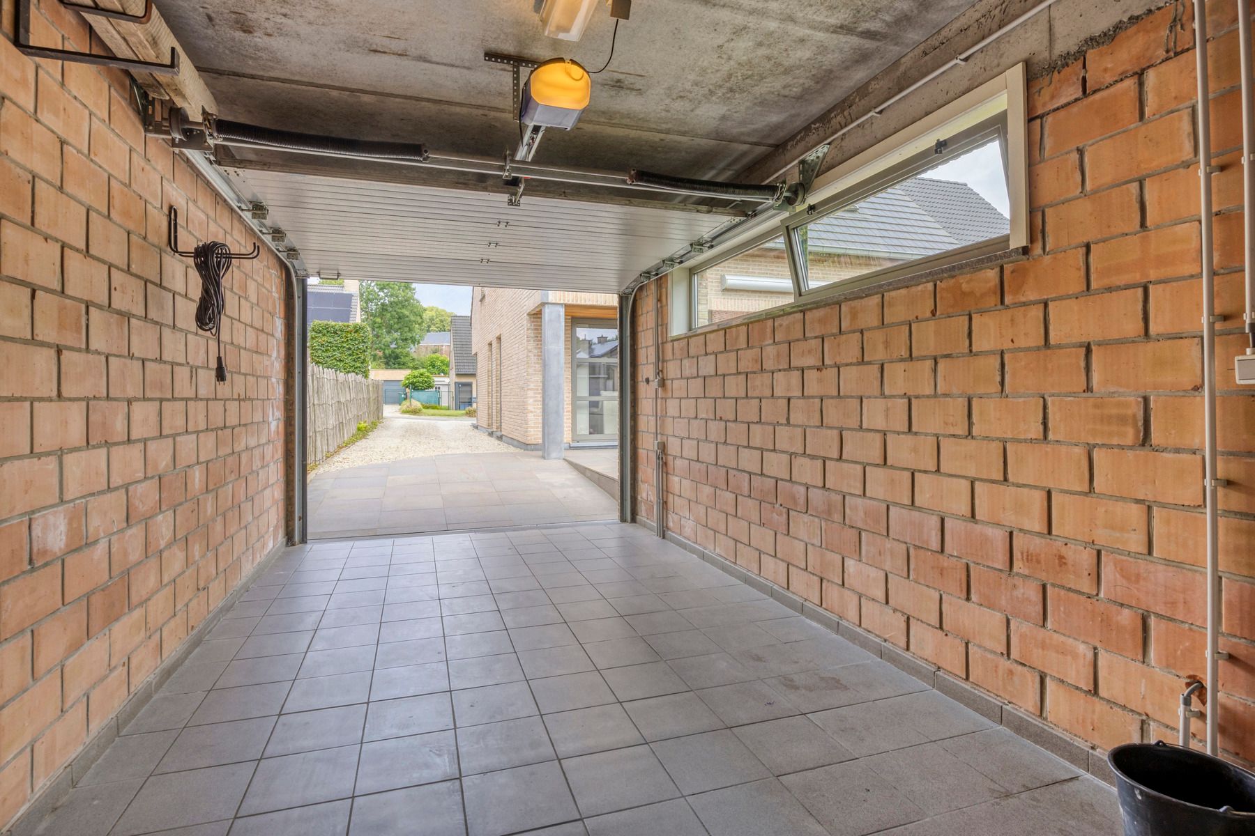 Instapklare HOB met 2 slaapkamers, garage en tuin! foto 25