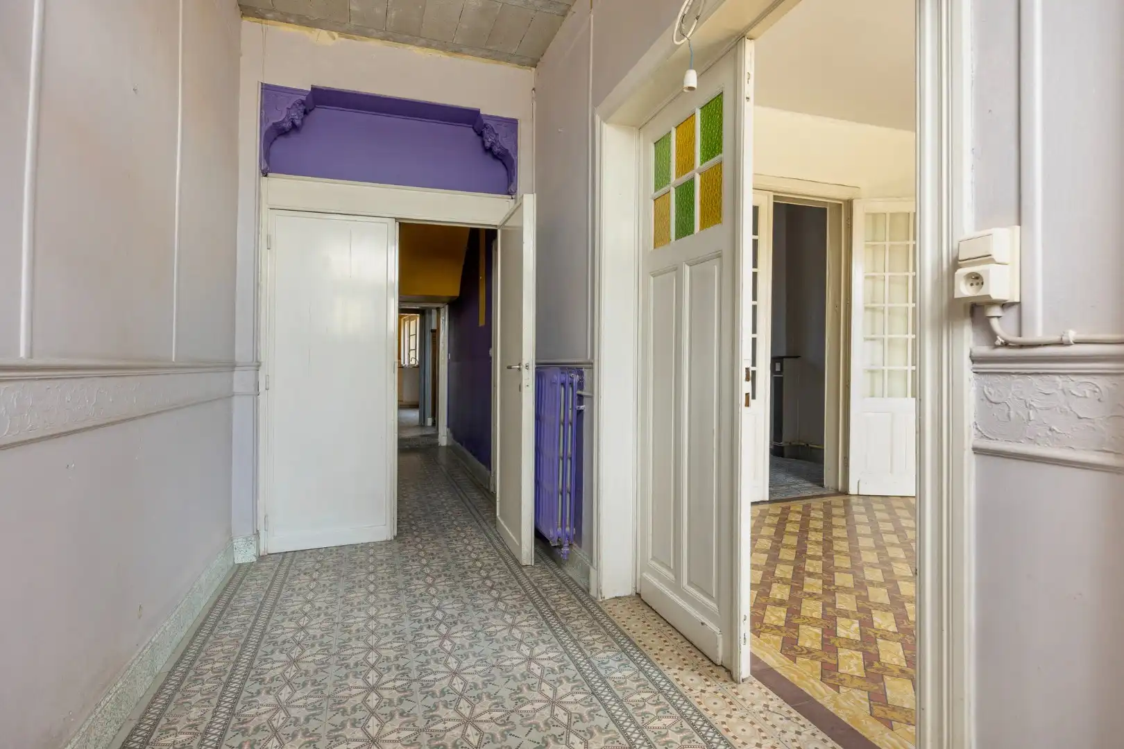Ruime te renoveren woning met 3 slaapkamers in Lubbeek met doorgang langs het perceel van de buren. EPC: 736 KWH/m² foto 3