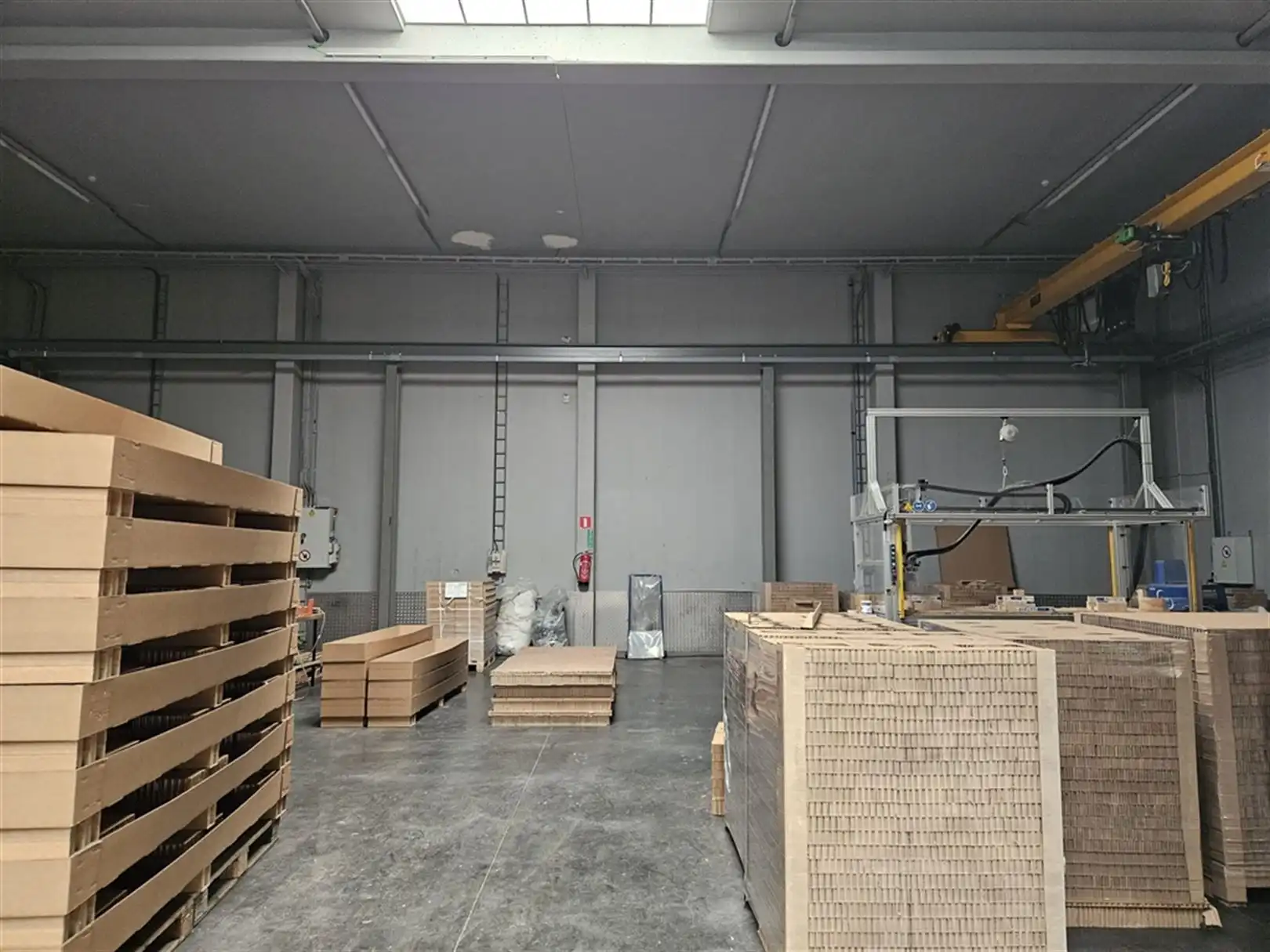 Magazijn met kantoor en verhard terrein te Desteldonk foto 10