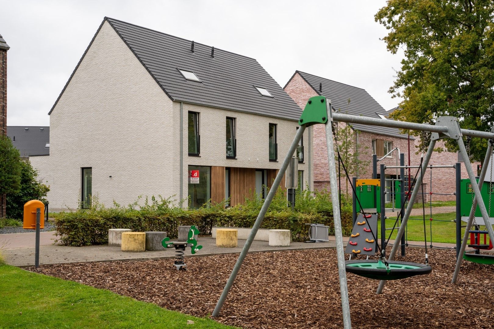 Energiezuinige halfopen bebouwing met 3 slpk’s en zongerichte tuin foto 2