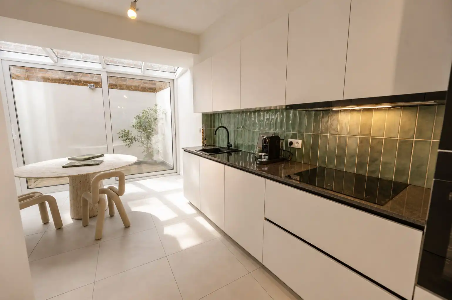 EXCLUSIEF GERENOVEERDE WONING NABIJ SPUIKOM foto 6