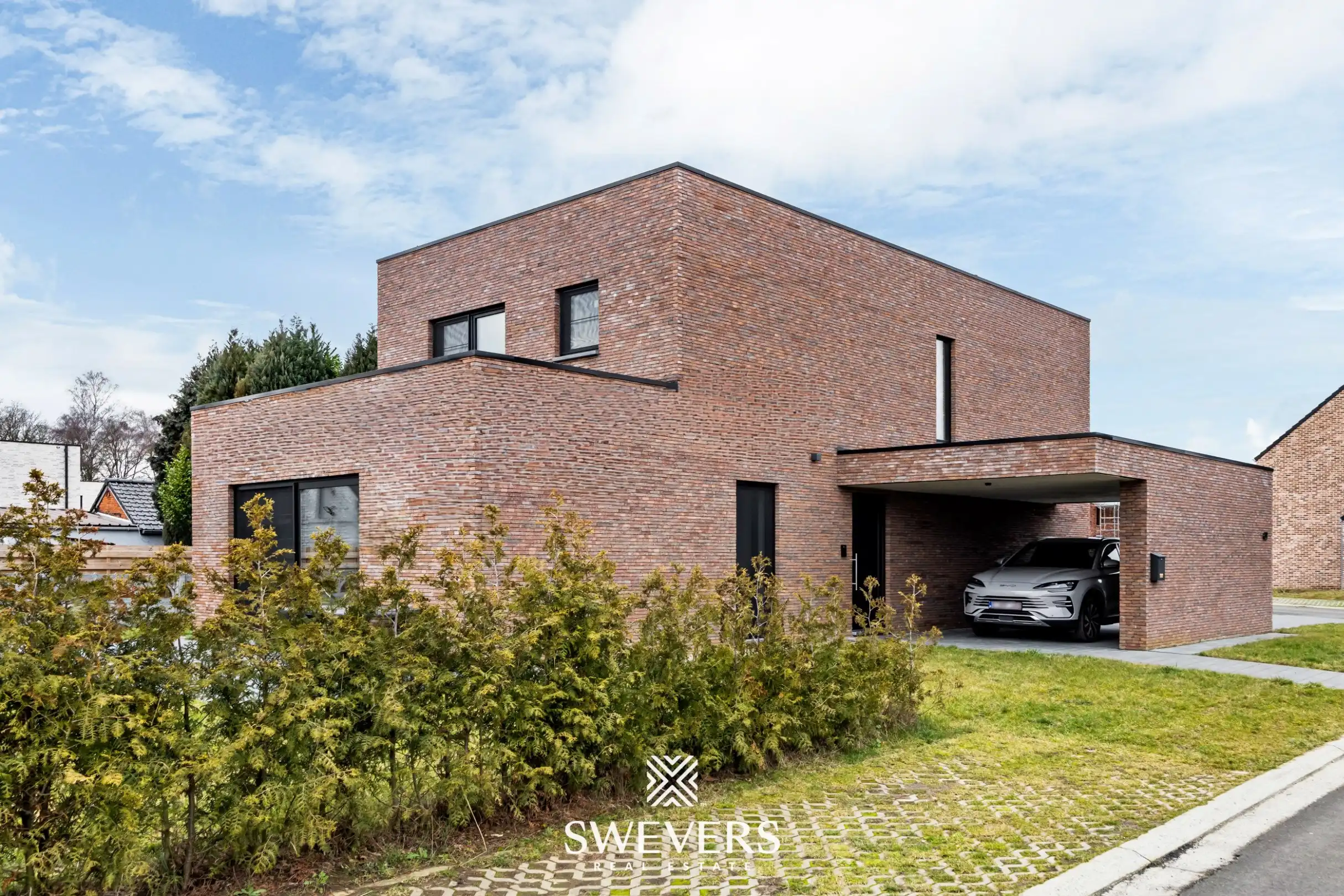 Stijlvol wonen in een rustige wijk met EPC -15 en mogelijkheid tot 2% registratie foto {{pictureIndex}}