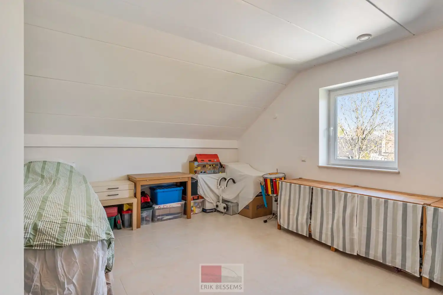 Zeer energiezuinige, vrijstaande woning, gebouwd in 2011, gelegen op een perceel van 715 m² met een bewoonbare oppervlakte van ca. 220 m² foto 9