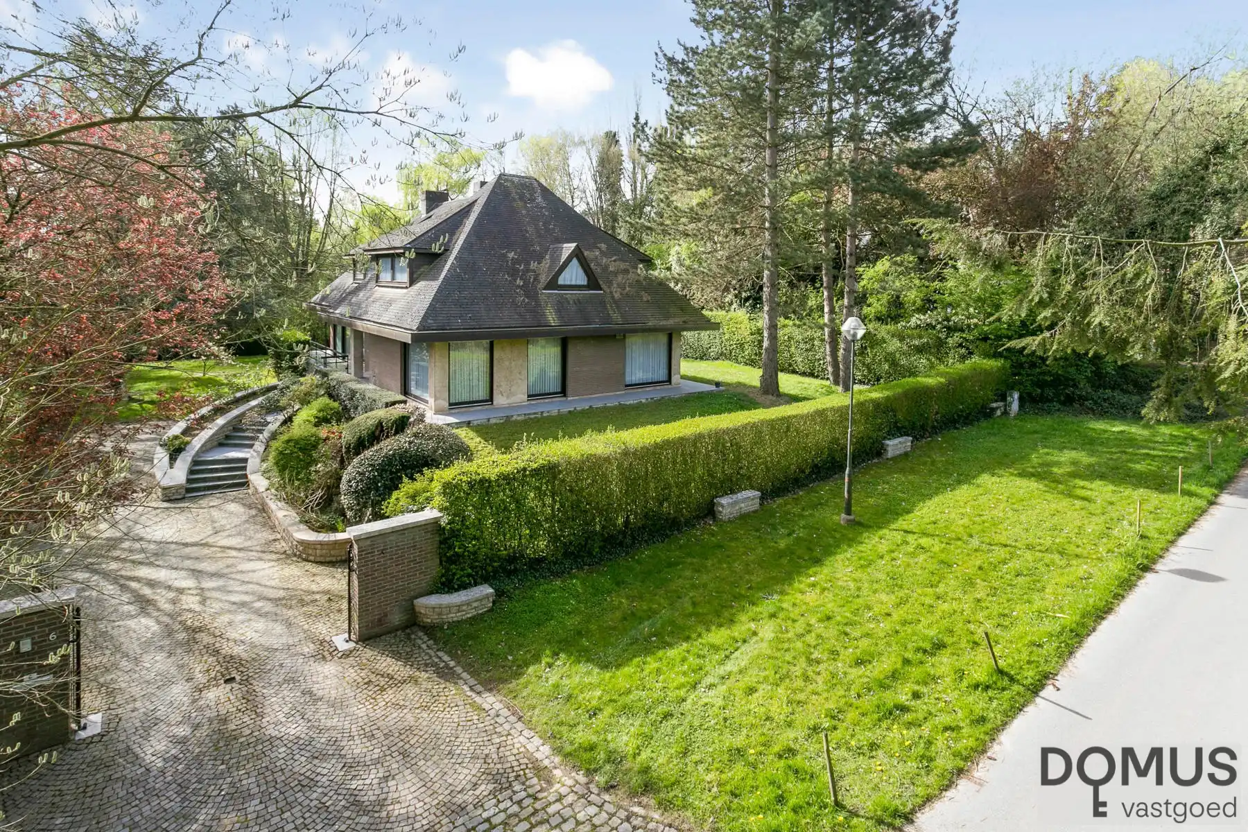 Statige villa met tijdloze architectuur op topligging  foto 36