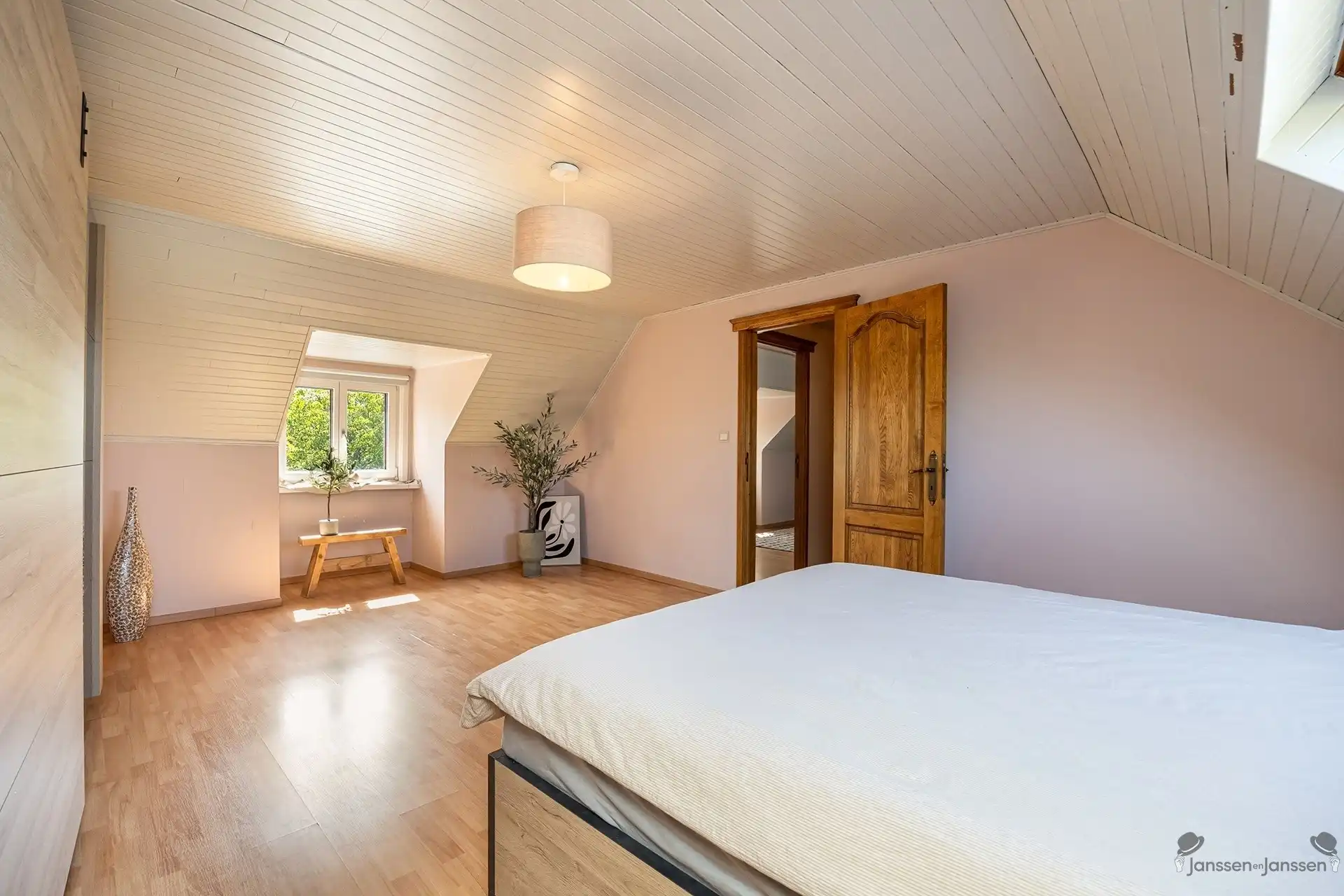 Landelijke woning met mooi uitzicht en weide foto 21