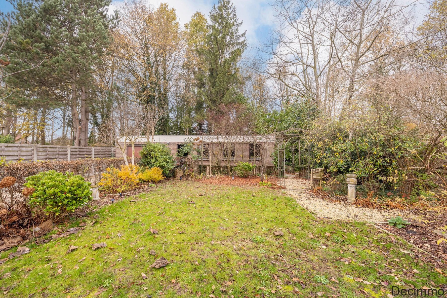 Rustig gelegen gelijkvloers landhuis op ca. 801 m² grond foto 28