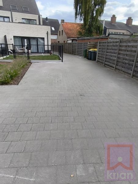 Open autostaanplaatsen te huur Kapellestraat Laakdal foto {{pictureIndex}}