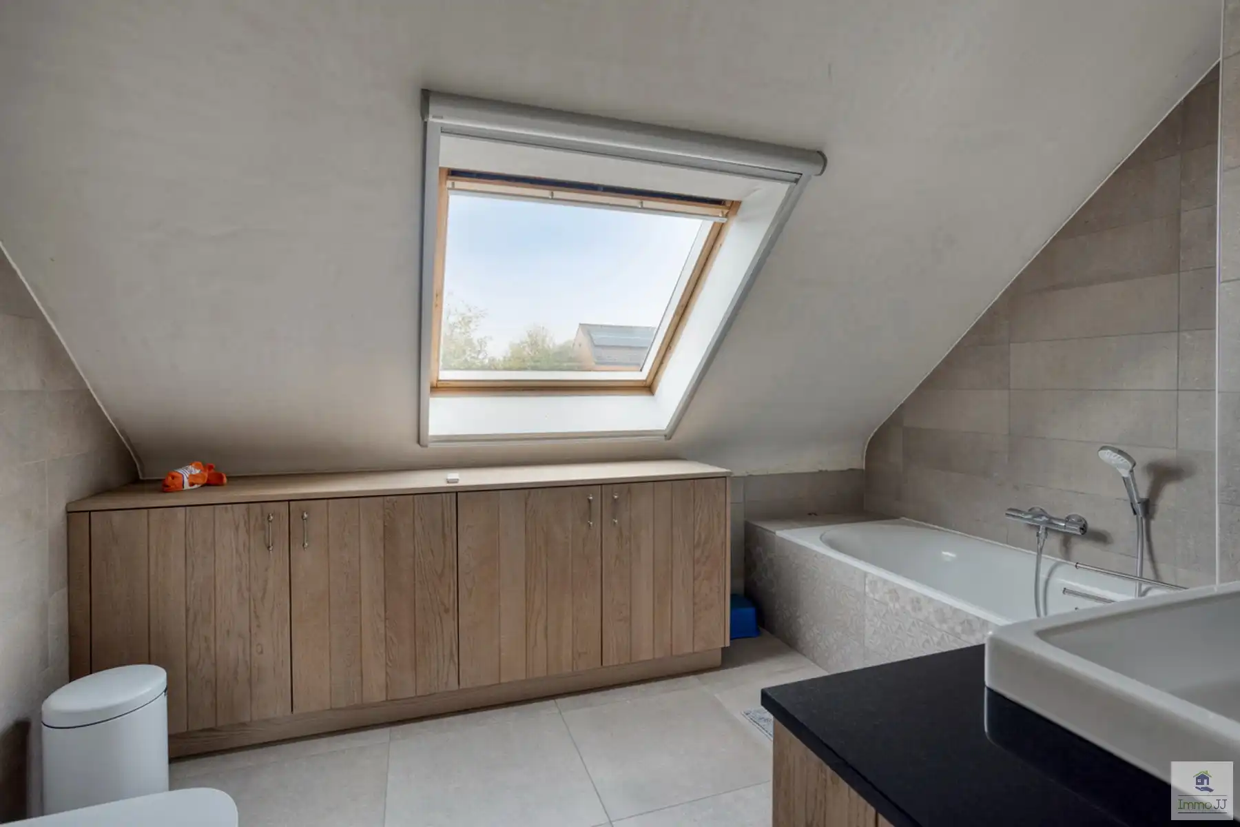 Halfopen bebouwing met zwembad foto 17