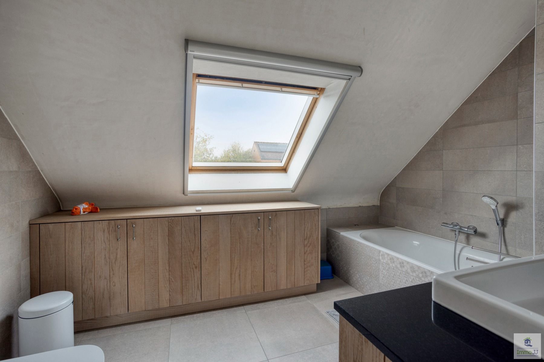 Halfopen bebouwing met zwembad foto 17