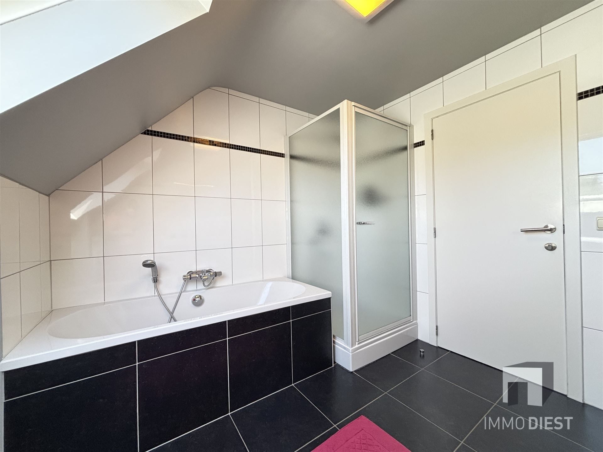 Rustig gelegen woning met zwemvijver nabij het centrum van Paal foto 11
