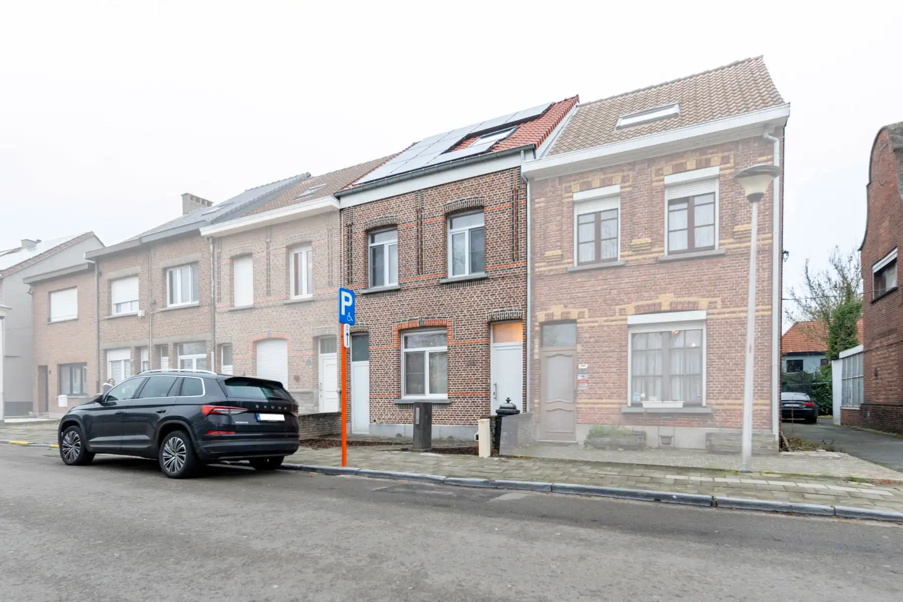 Grote gezinswoning te Niel. foto {{pictureIndex}}