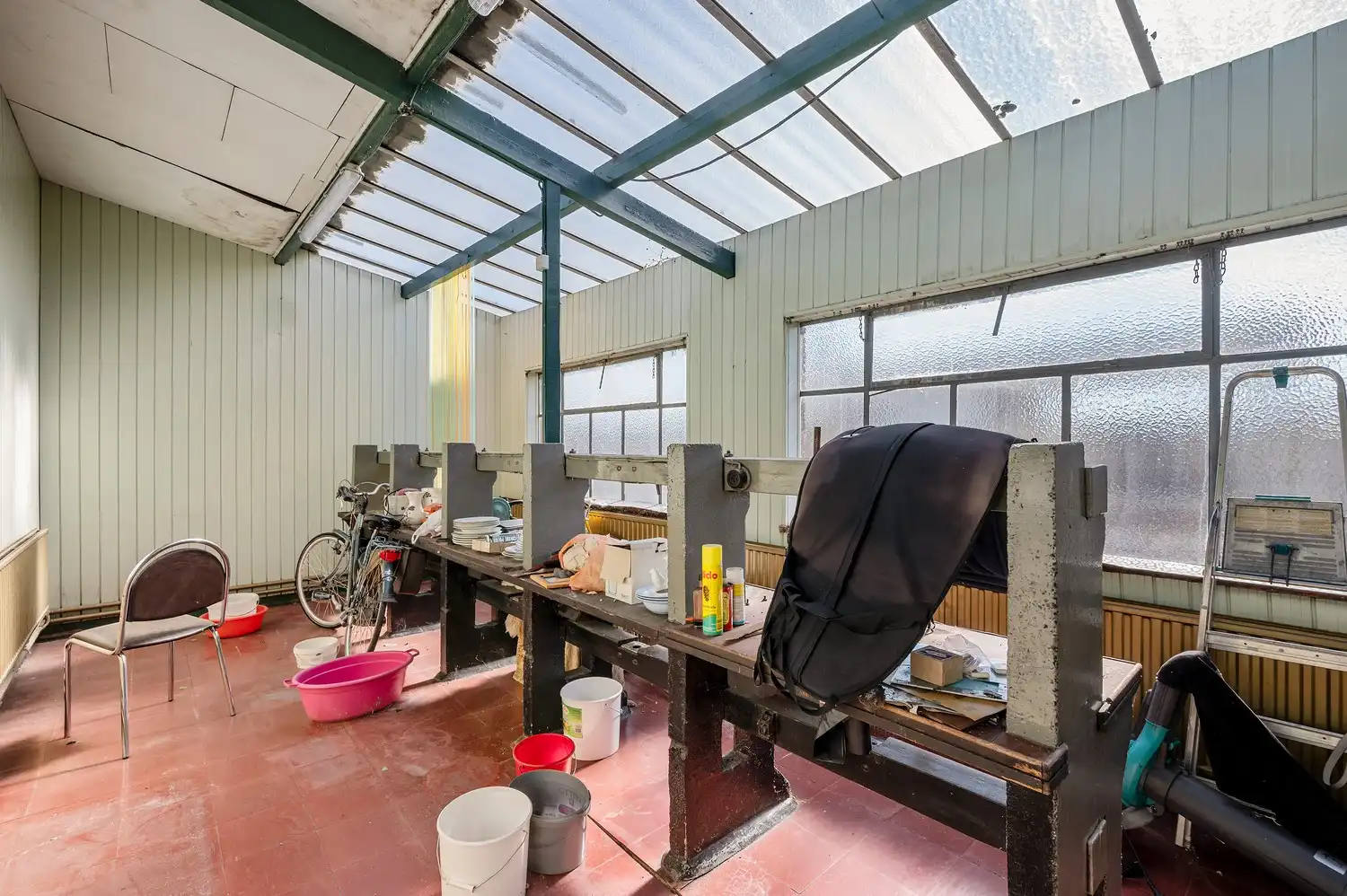Te renoveren laagbouwwoning met garage, atelier en tuin op een perceel van 451 m². foto 17