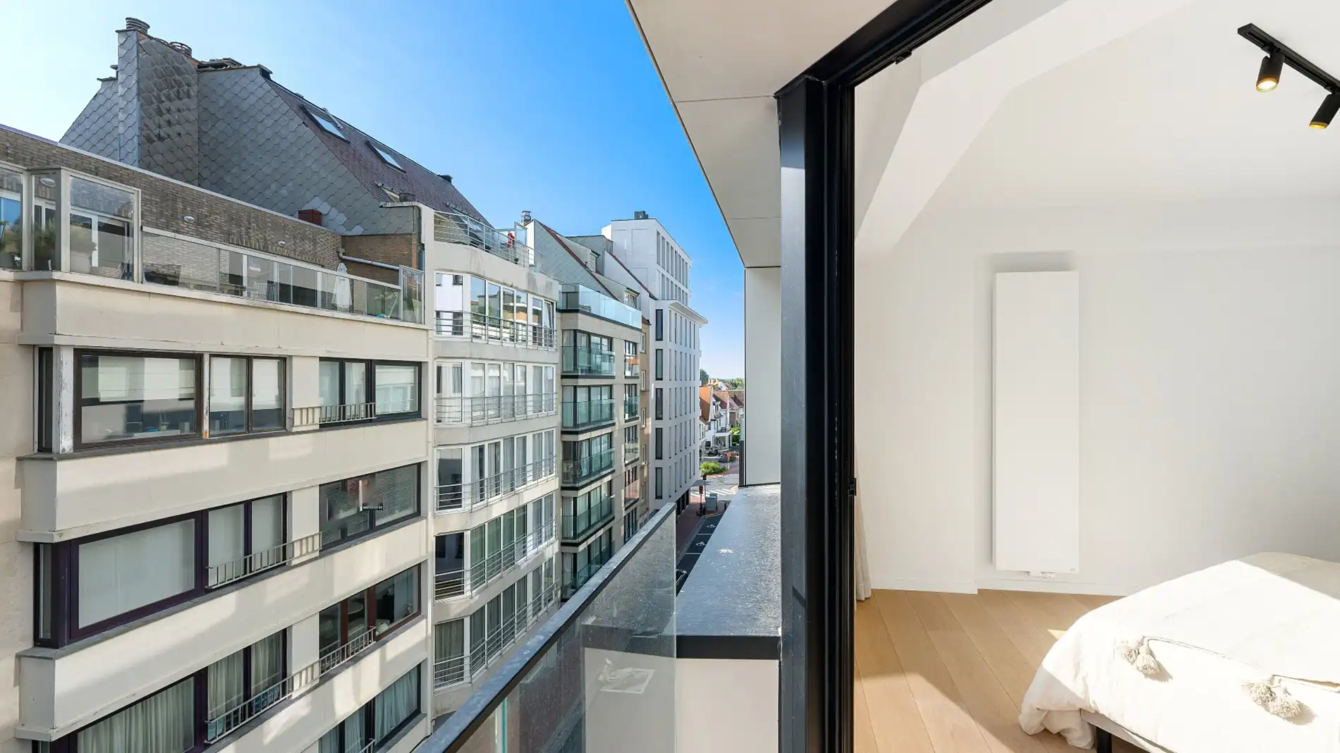 Luxueus gerenoveerd appartement in het Zoute met lateraal zeezicht foto 10