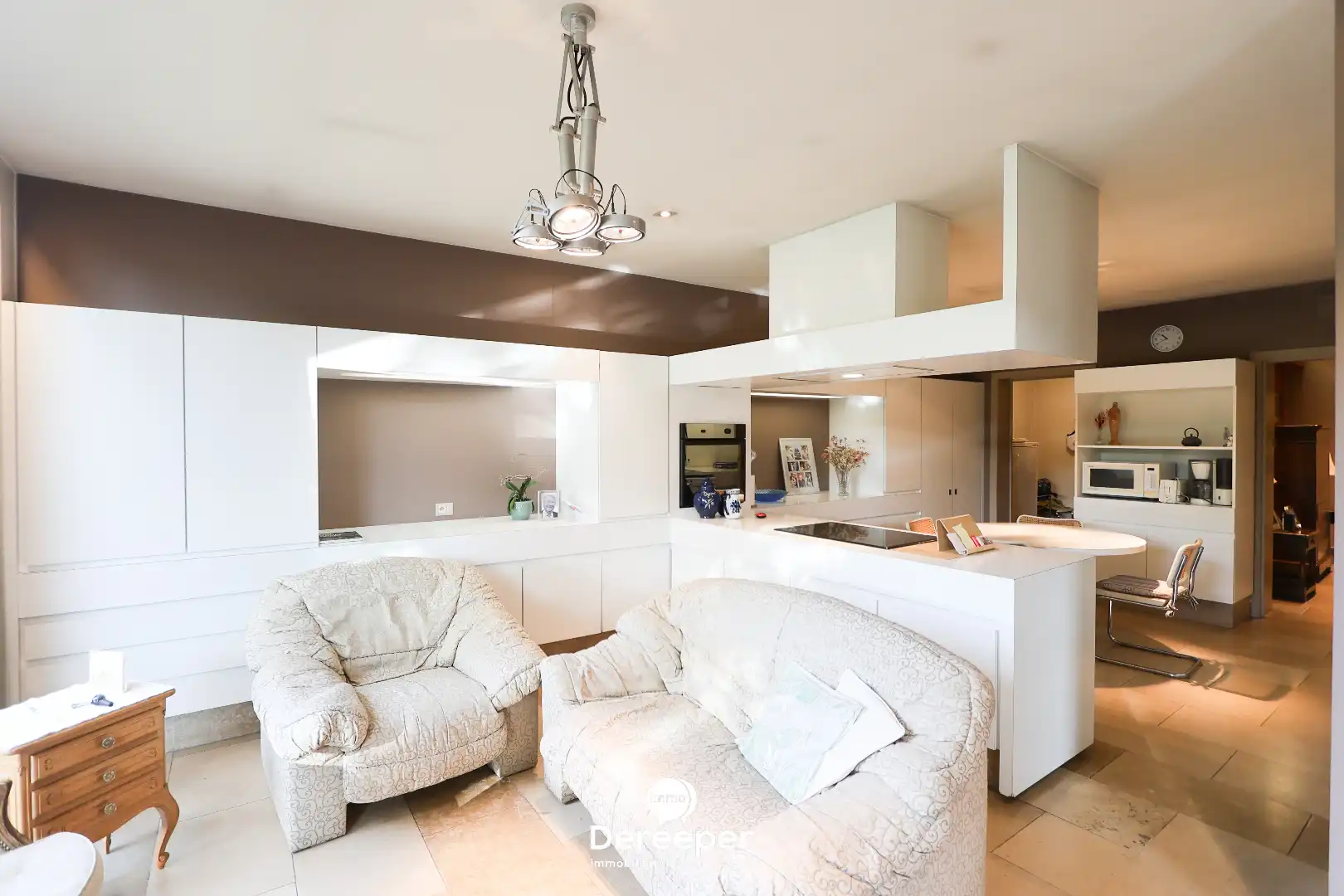 Karaktervolle woning met 3 slaapkamers en prachtige zuidgerichte tuin in hartje Jabbeke foto 12