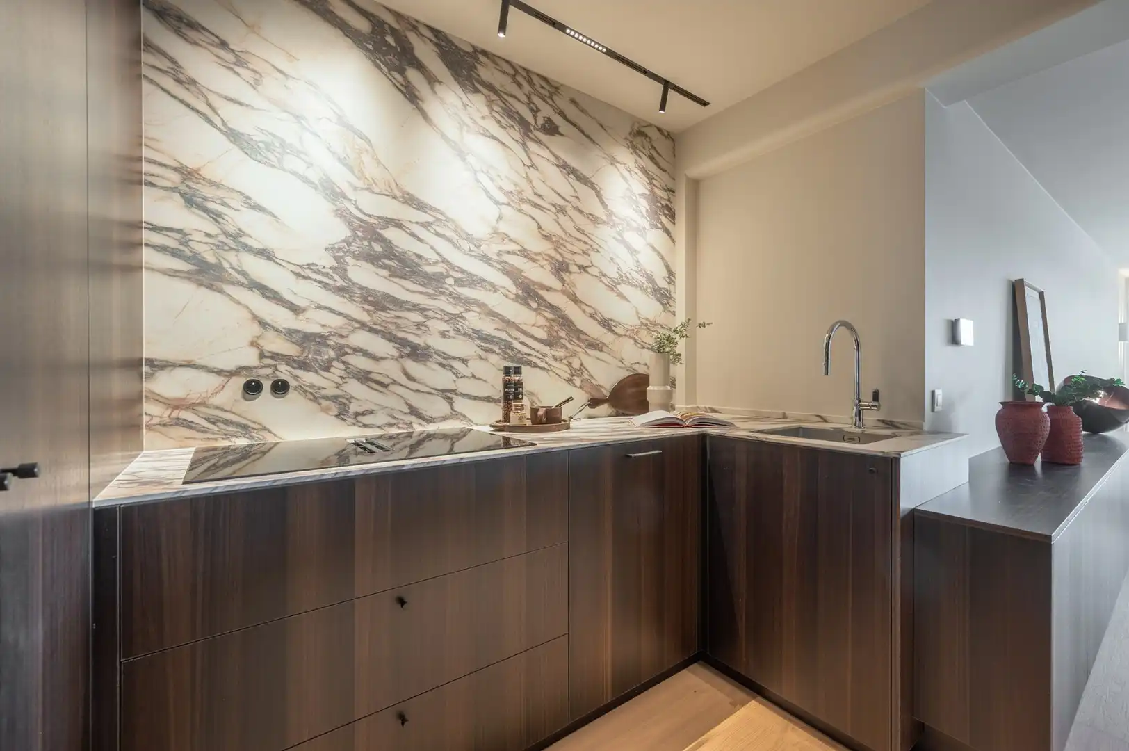 Prachtig gerenoveerd appartement nabij het centrum en de zee met open zichten. foto 12