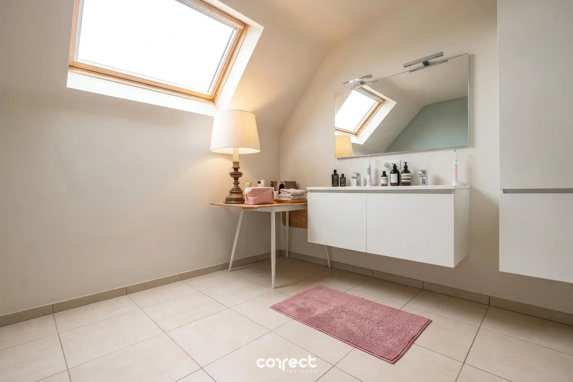 Recente woning met garage en 3 slaapkamers. foto 10
