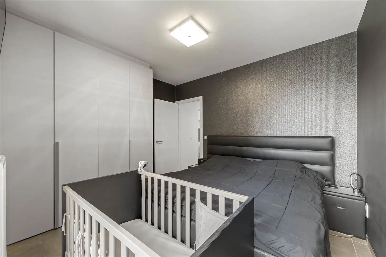 TE KOOP: Modern 1-slaapkamerappartement met zuidgericht terras te Hasselt! foto 12