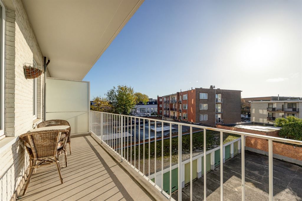 Ruim, instapklaar appartement (107m²) met visgraatparket en zuidgericht terras. foto 12